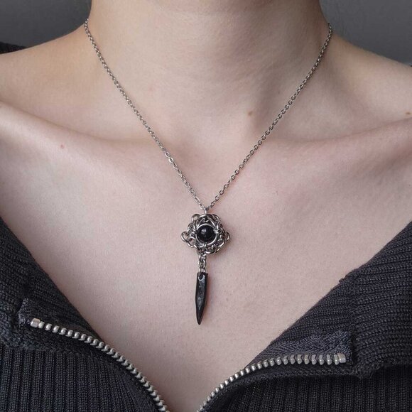 Gothic black jasper long chainmaille necklace with a small silver chain - Picture 8 of 8